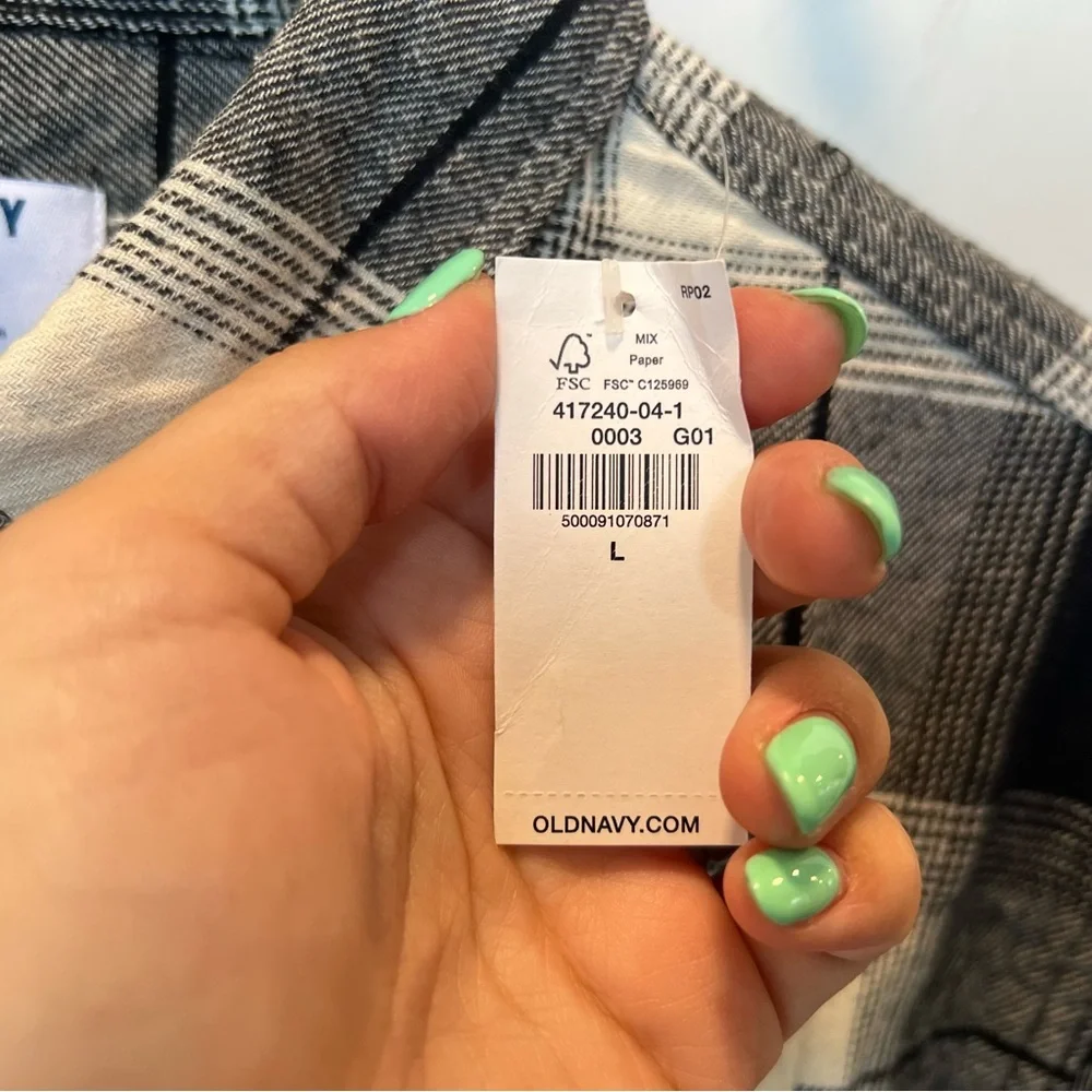 NWT Old Navy Men's Black and White Flannel Shirt - size L - Picture 5 of 9